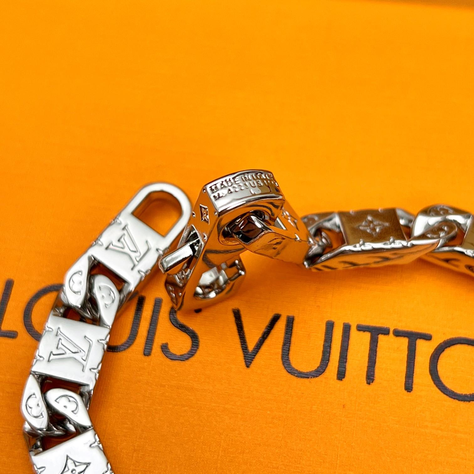 Louis Vuitton Monogram Tied Up Bracelet    M0921 - 