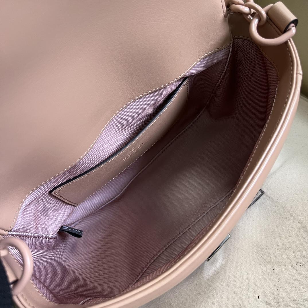Gucci GG Marmont Matelasse Shoulder Bag  - 
