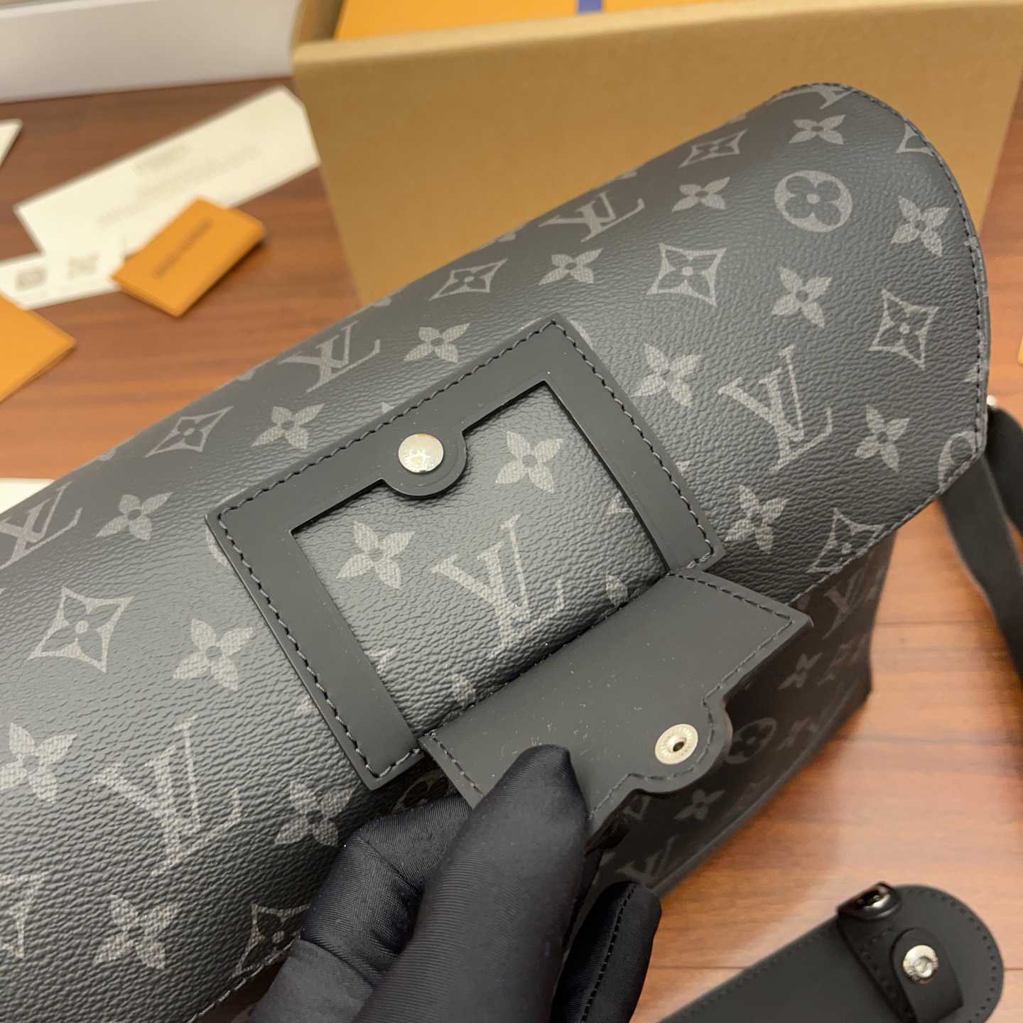 Louis Vuitton Messenger PM Voyager(33x22.5x11cm)     M40511 - 