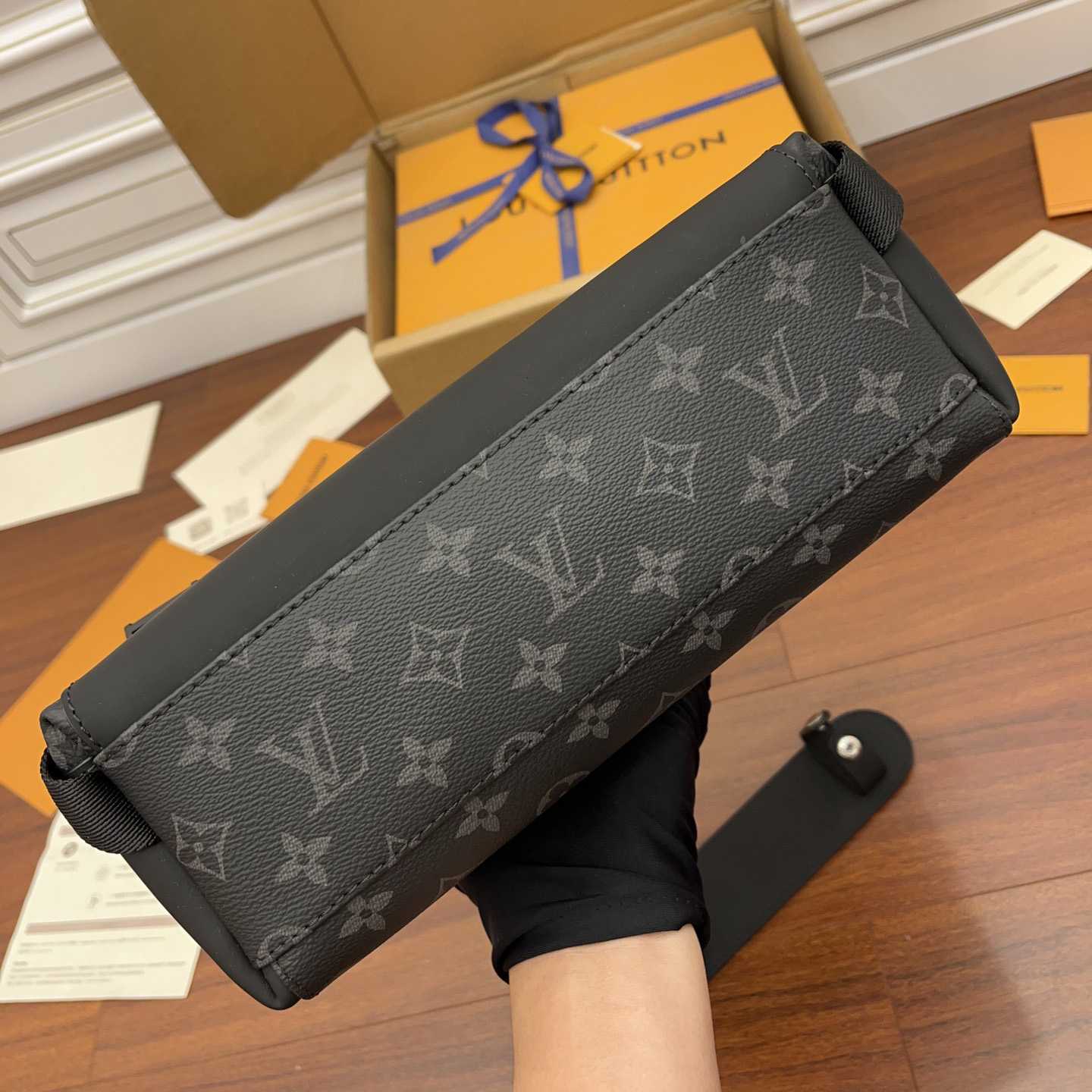 Louis Vuitton Messenger PM Voyager(33x22.5x11cm)     M40511 - 