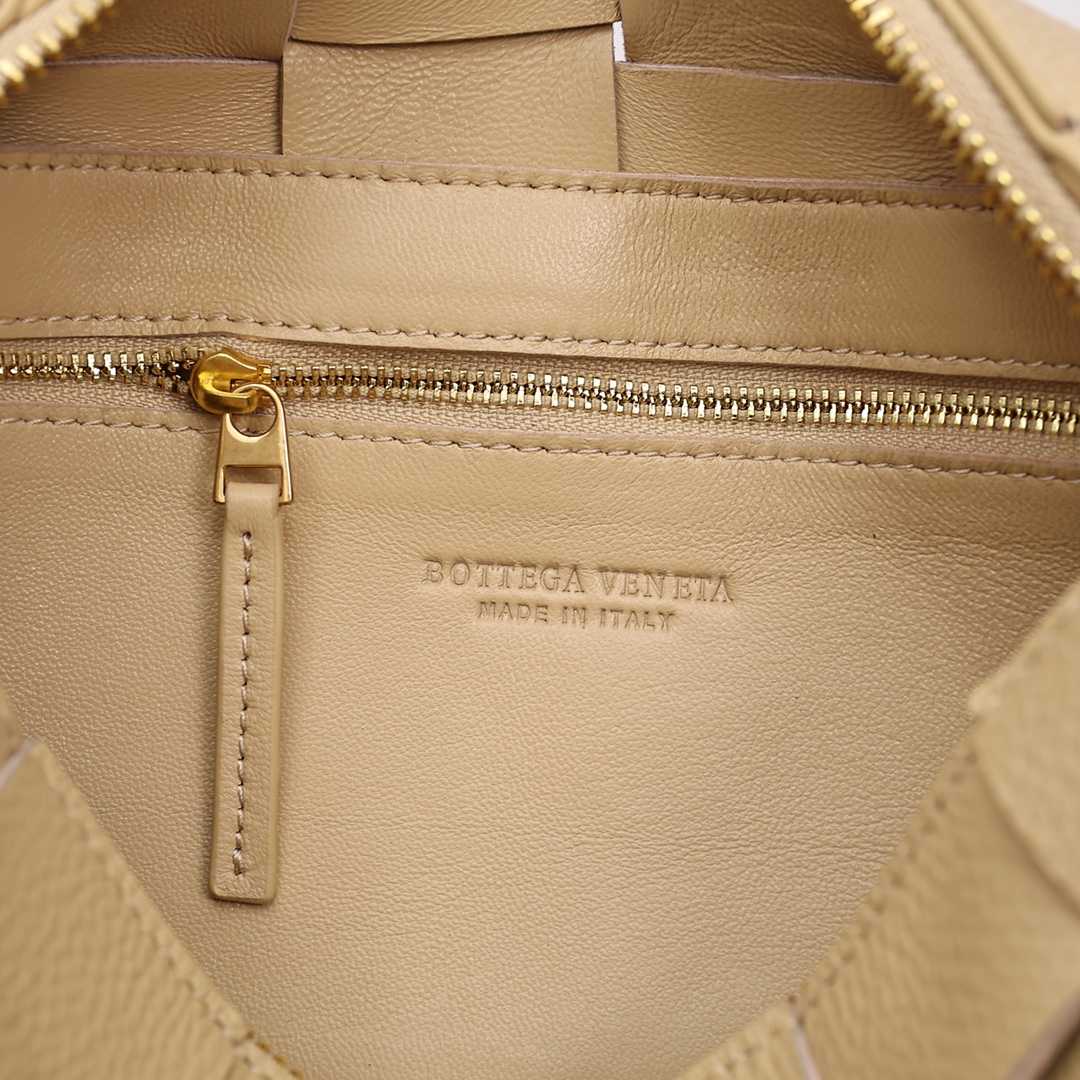 Bottega Veneta Brick Cassette - DesignerGu
