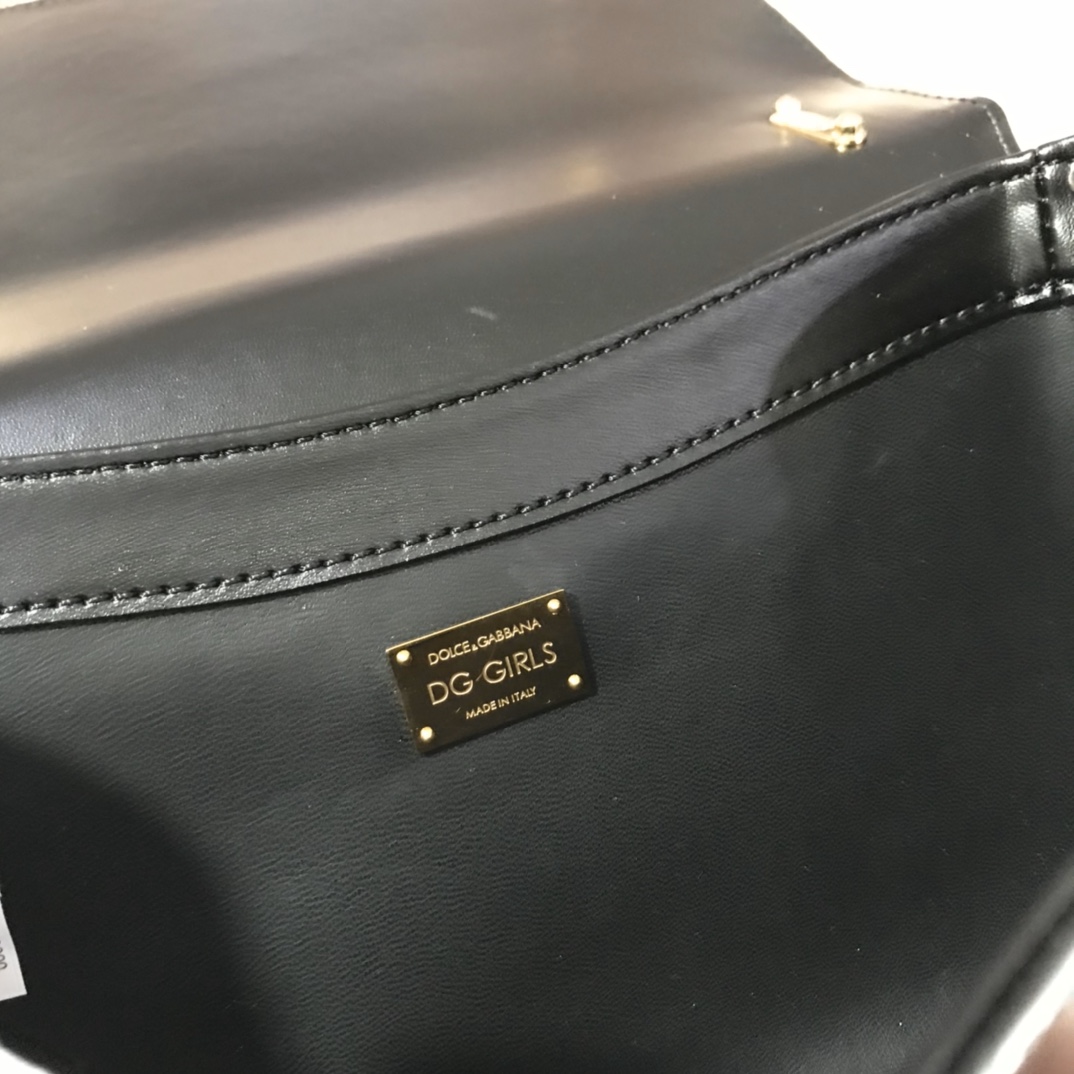 Dolce & Gabbana DG Girls Shoulder Bag In Nappa Color Black(21-4-15cm)  - 