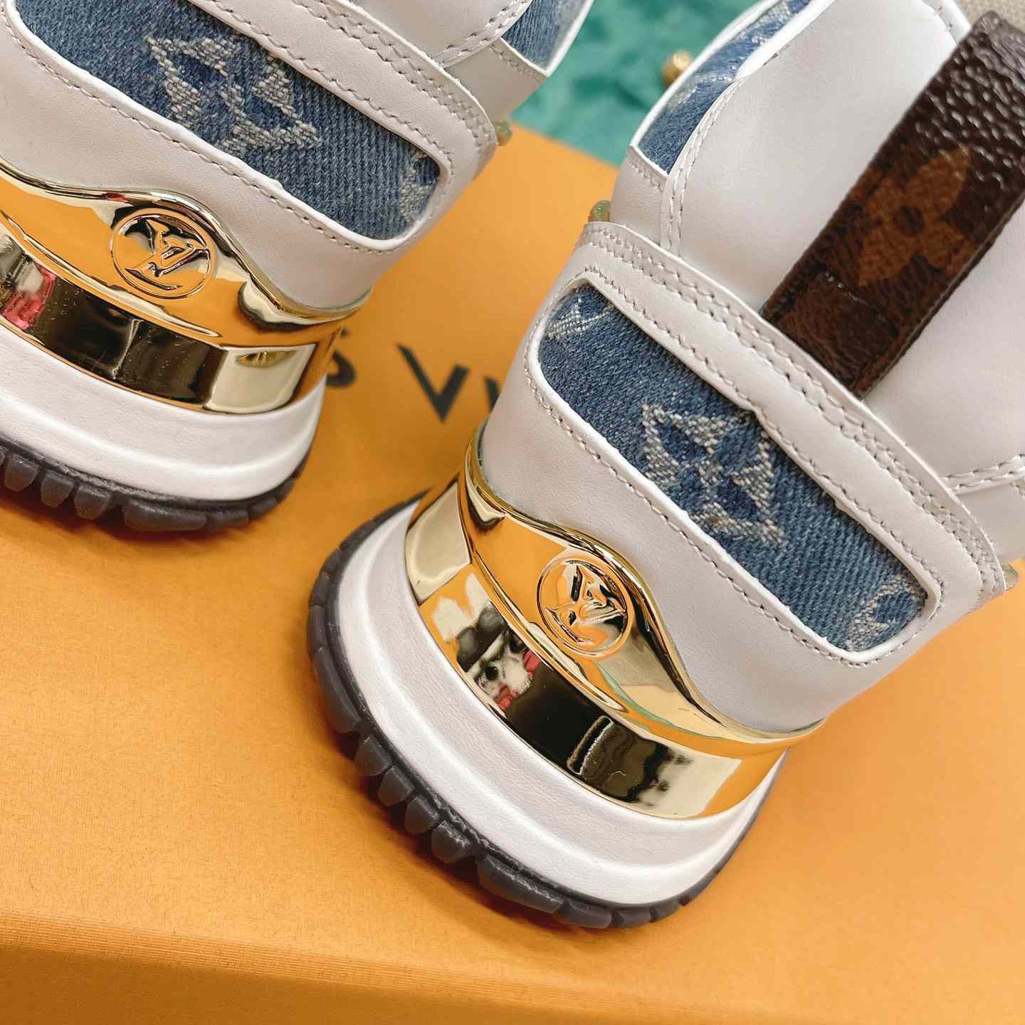 Louis Vuitton Run Away Sneaker   (upon uk size)   - 