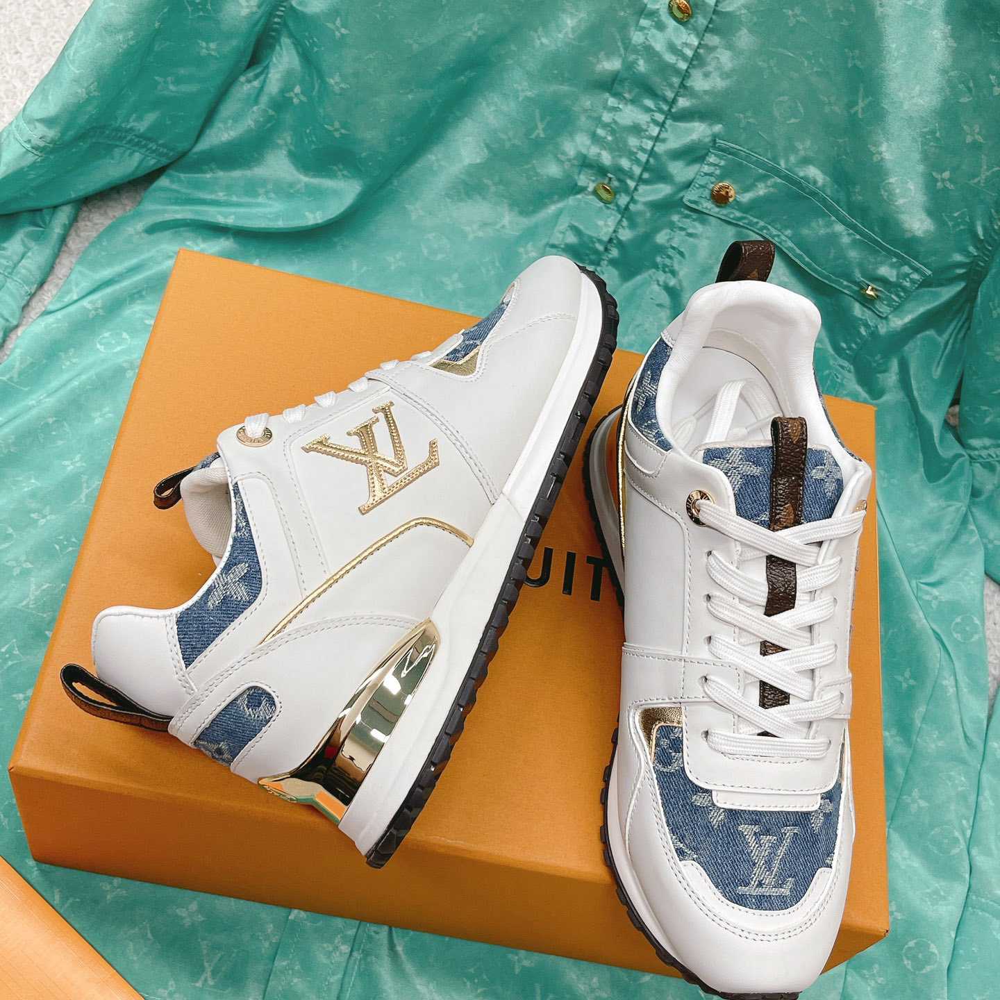Louis Vuitton Run Away Sneaker   (upon uk size)   - 