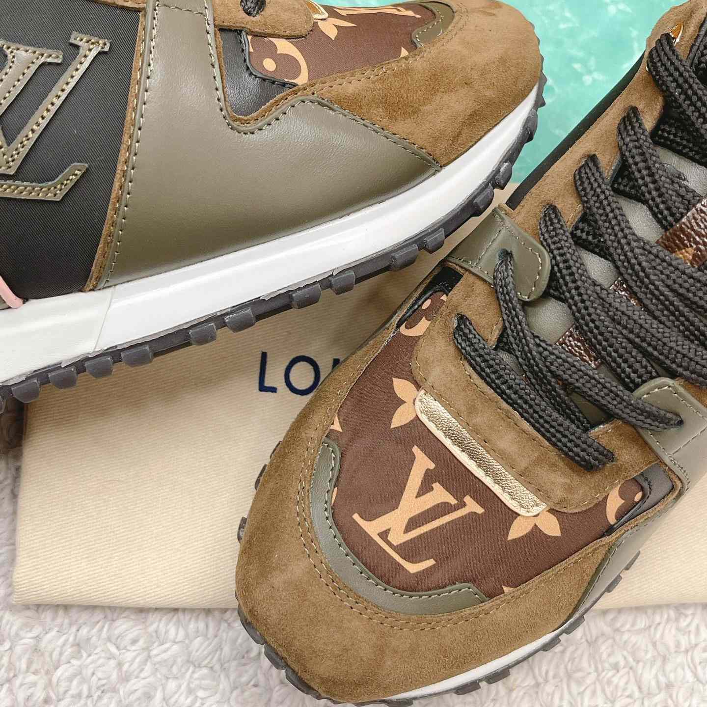 Louis Vuitton Run Away Sneaker   (upon uk size)  1AAP4P - 