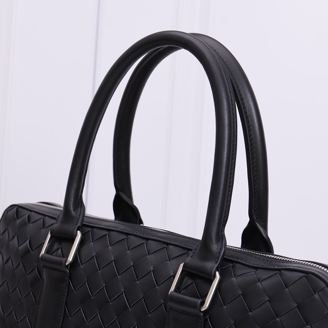 Bottega Veneta Slim Intrecciato Briefcase - 