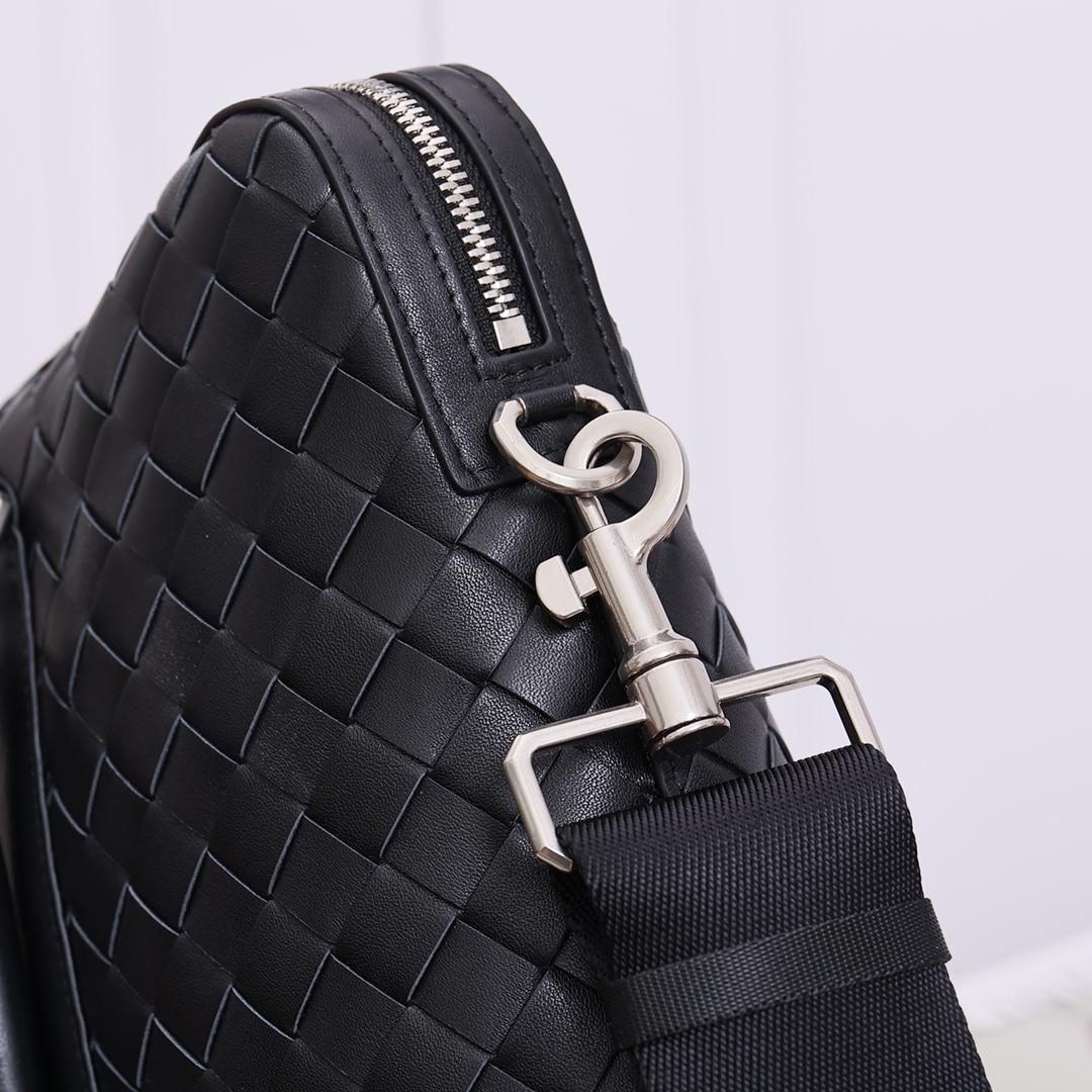 Bottega Veneta Slim Intrecciato Briefcase - 