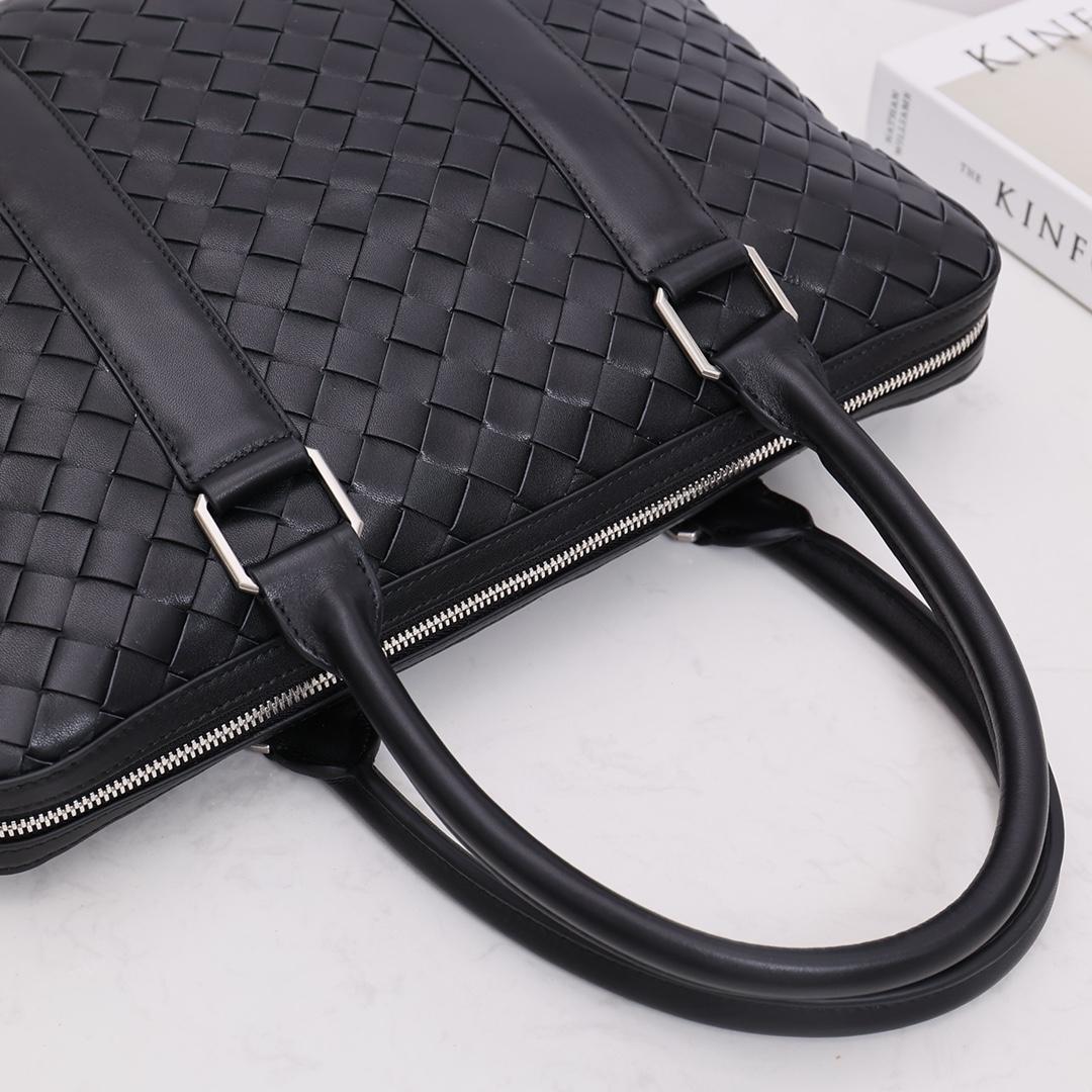 Bottega Veneta Slim Intrecciato Briefcase - 