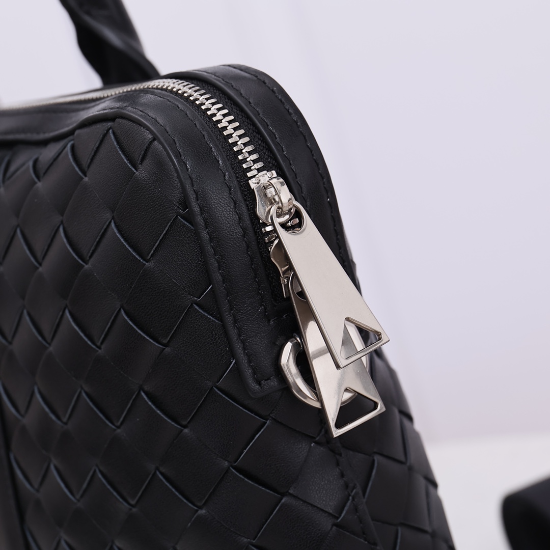 Bottega Veneta Slim Intrecciato Briefcase - 
