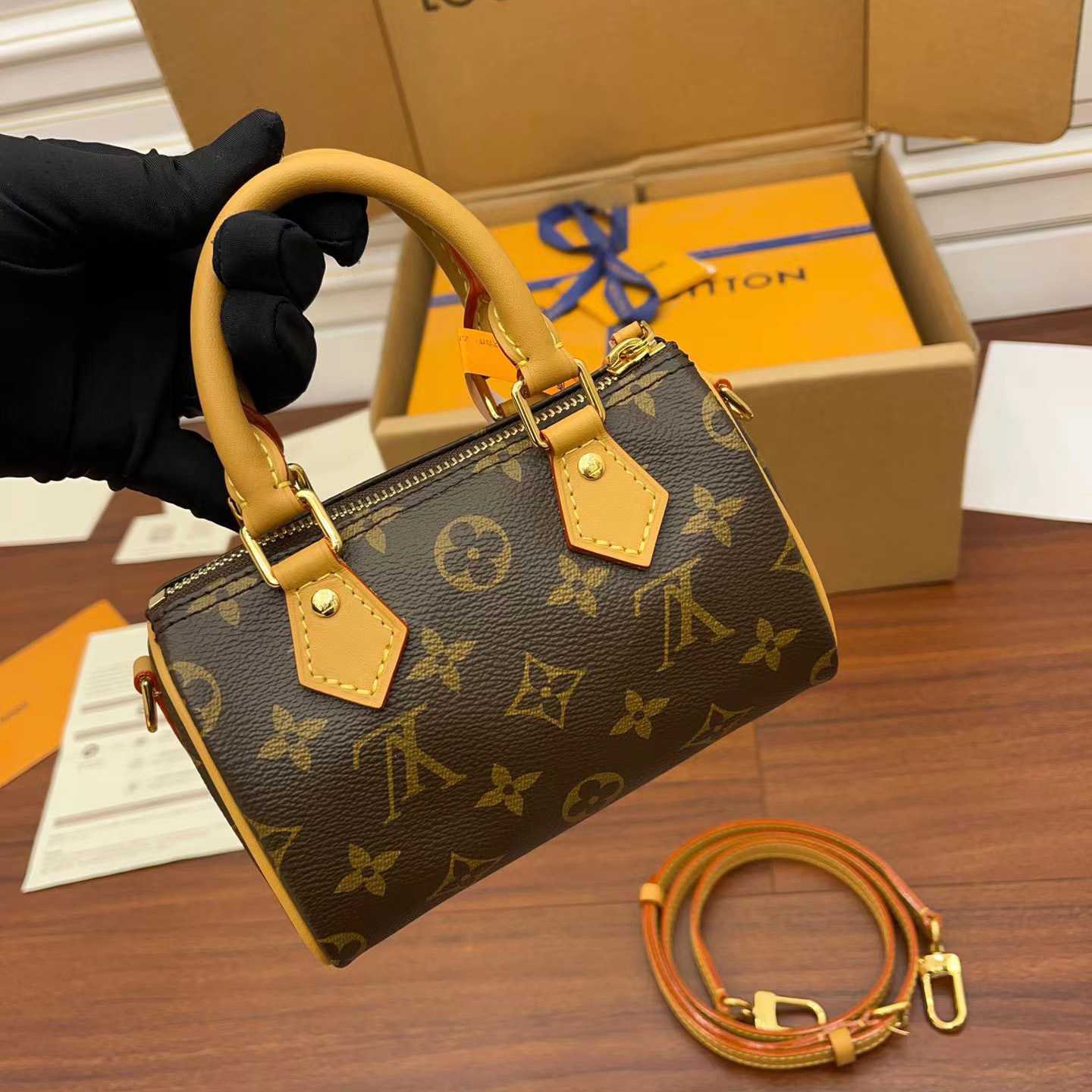 Louis Vuitton Monogram Nano Speedy Bandouliere   M81085 - DesignerGu