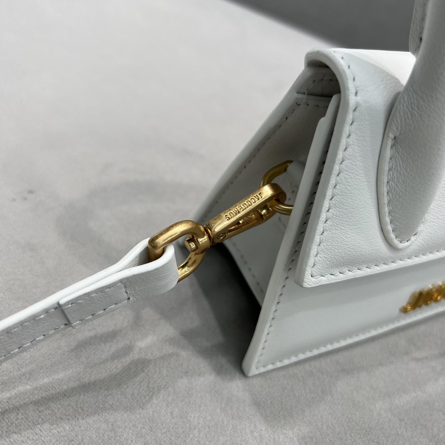 Jacquemus Le Chiquito Signature Leather Mini Handbag(12-8-5cm) - 