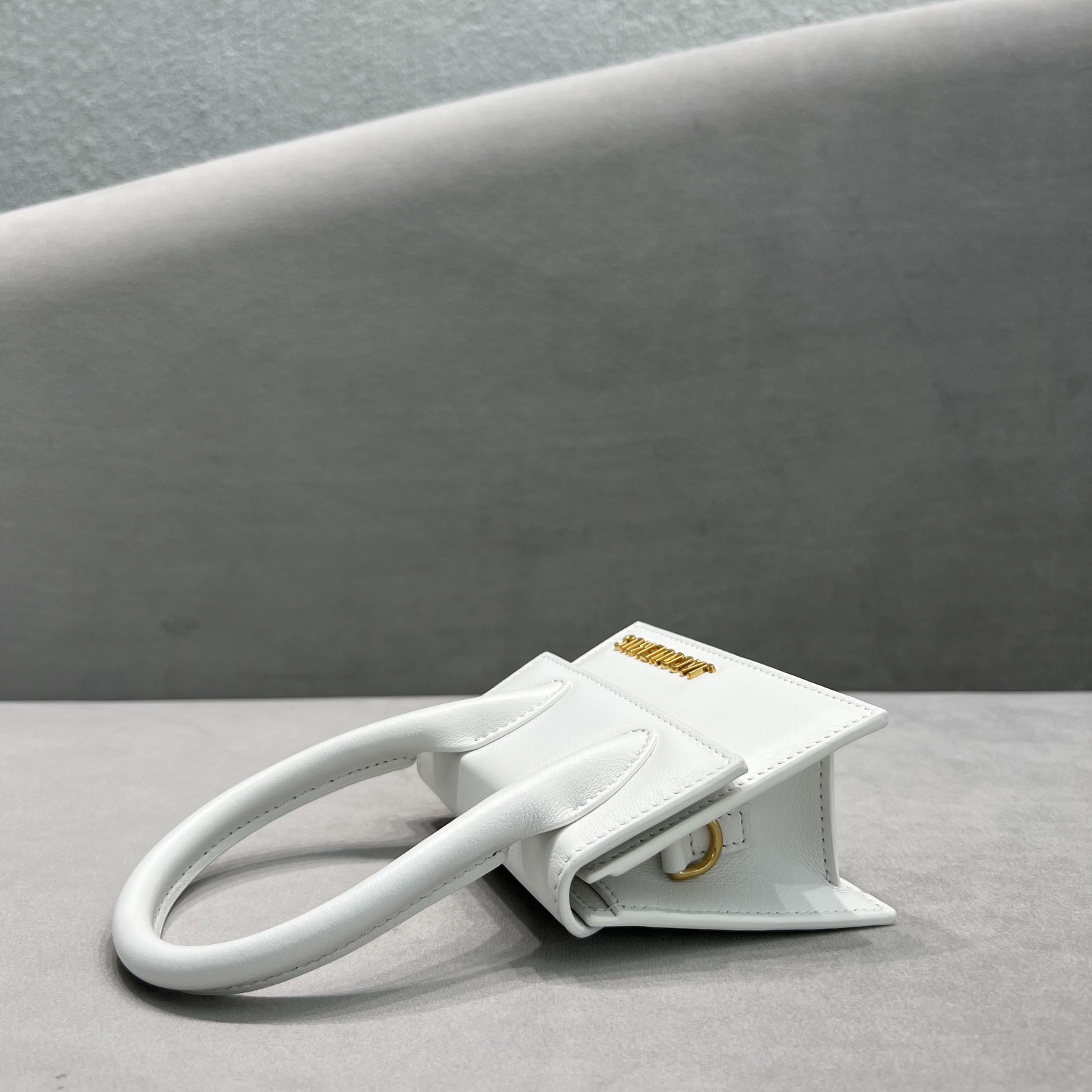 Jacquemus Le Chiquito Signature Leather Mini Handbag(12-8-5cm) - 