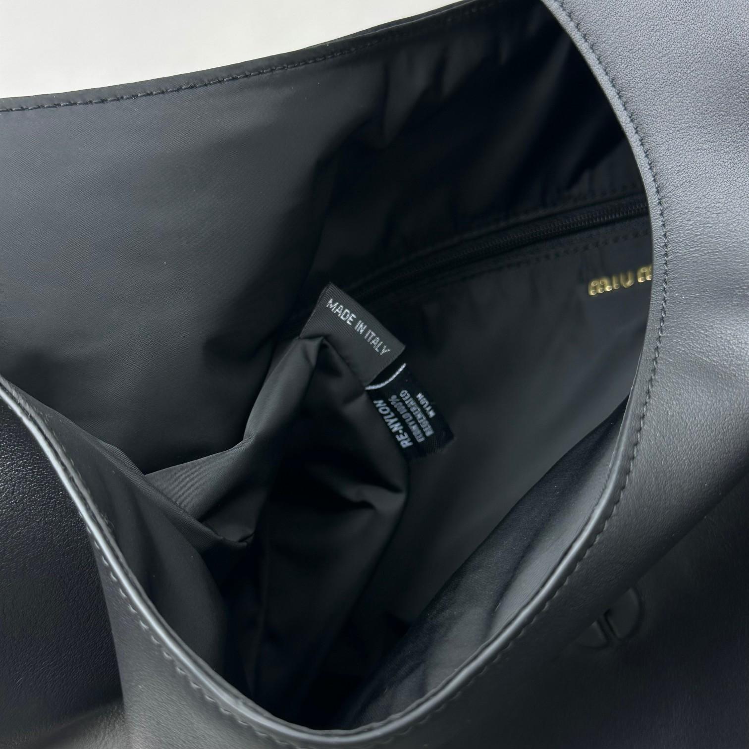 Miu Miu Leather Hobo Bag - 