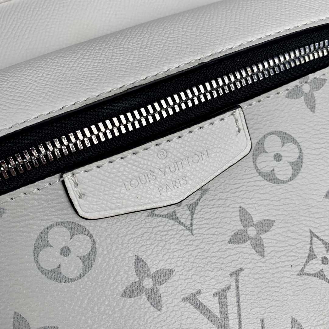  Louis Vuitton Outdoor Messenger(29.5-20-10.5cm)   M30243 - 