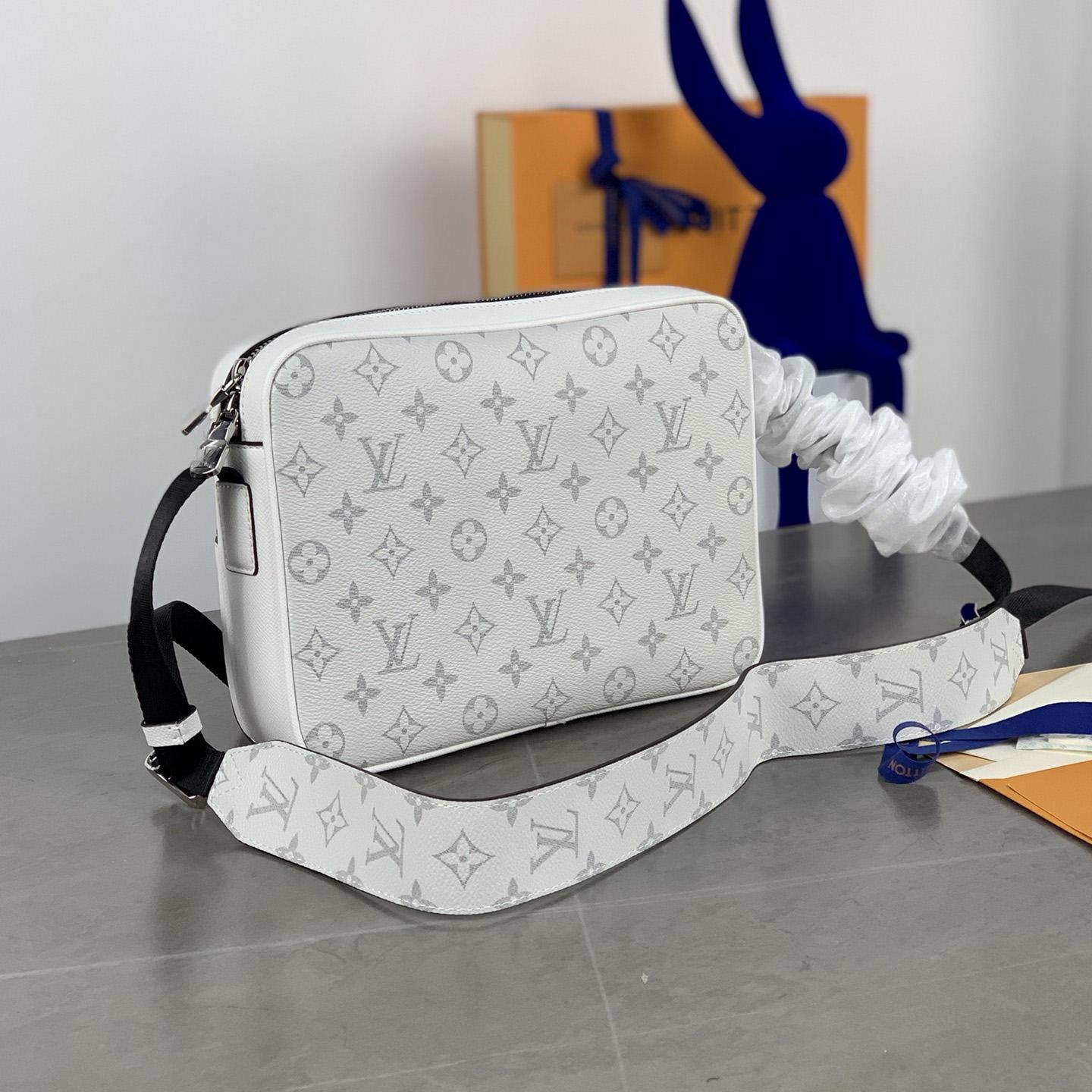  Louis Vuitton Outdoor Messenger(29.5-20-10.5cm)   M30243 - 