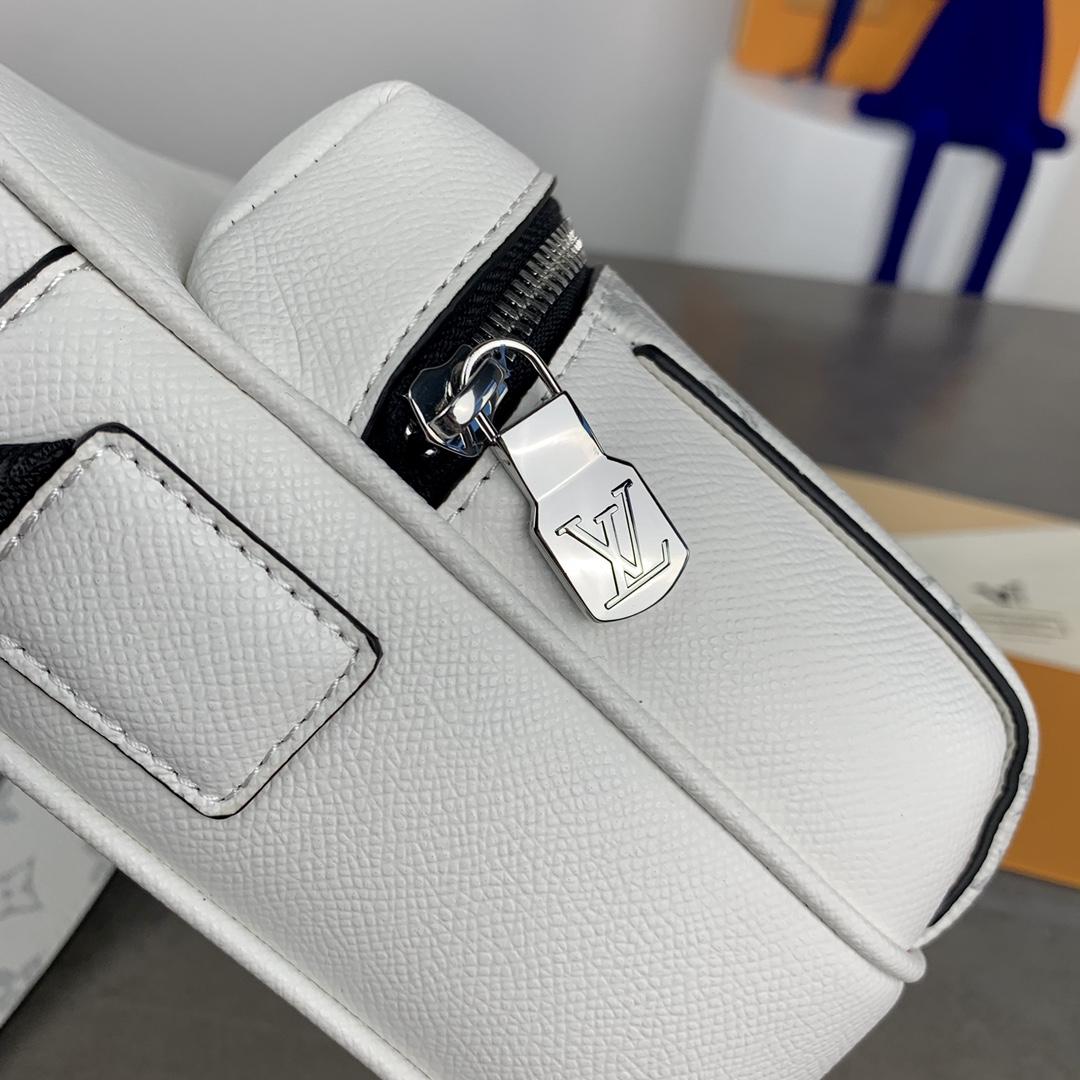  Louis Vuitton Outdoor Messenger(29.5-20-10.5cm)   M30243 - 