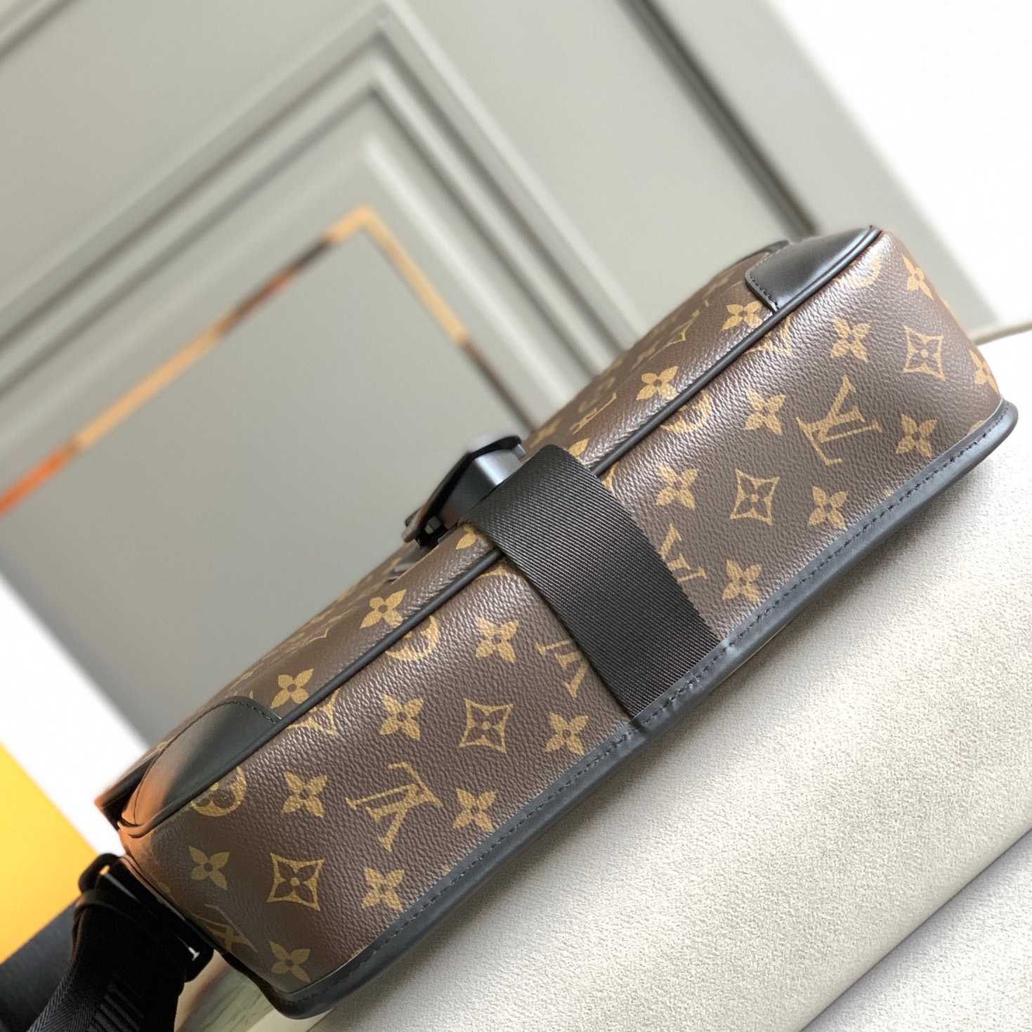 Louis Vuitton Archy Messenger MM(35x24x8CM)   M46328 - 