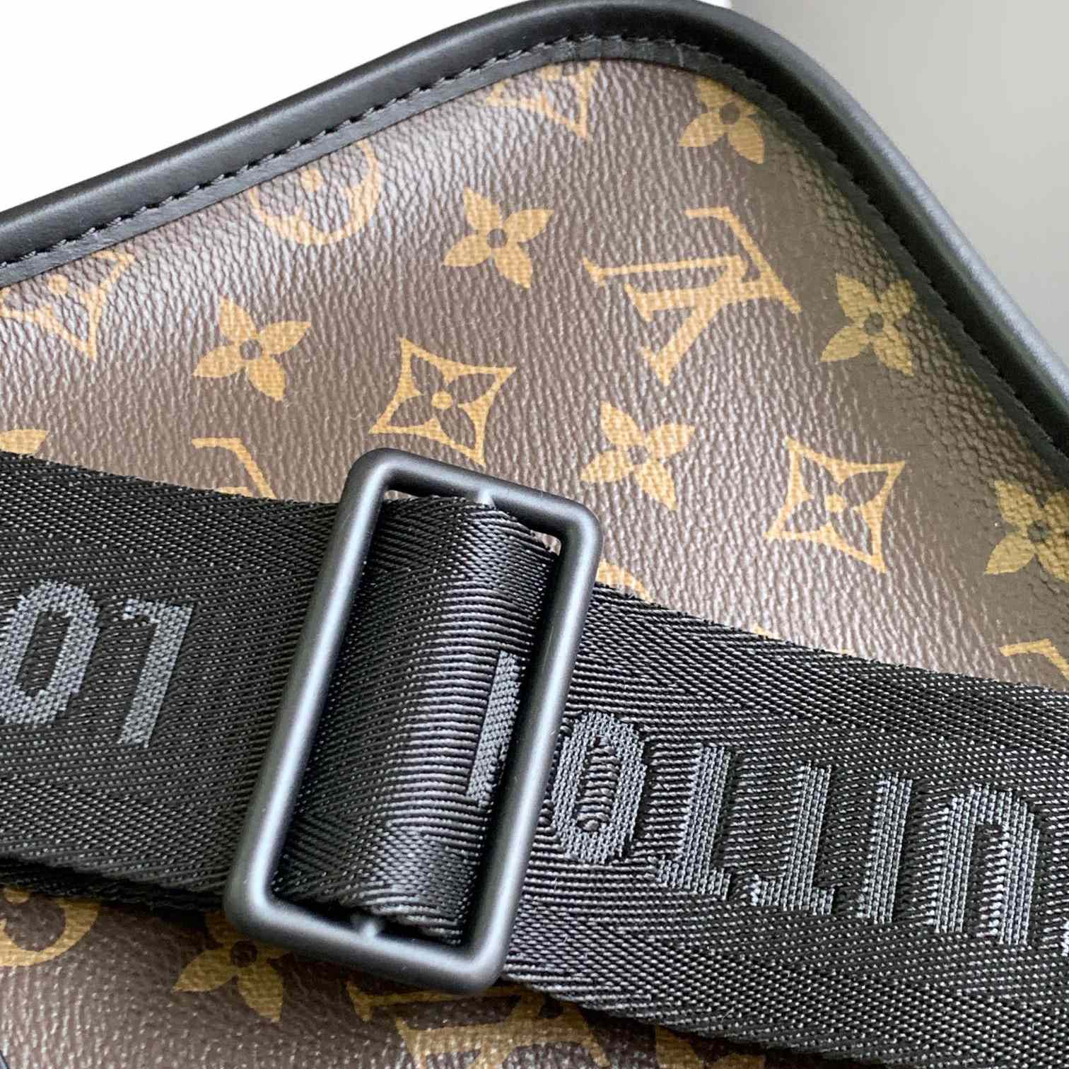 Louis Vuitton Archy Messenger MM(35x24x8CM)   M46328 - 