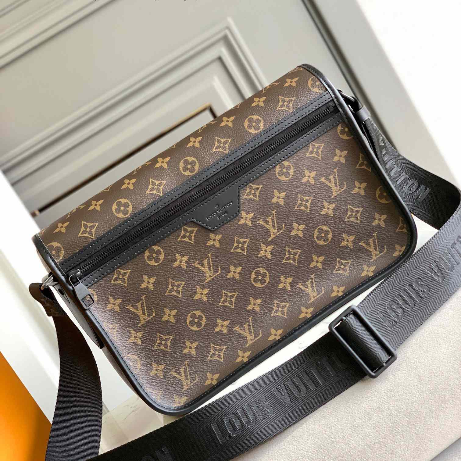 Louis Vuitton Archy Messenger MM(35x24x8CM)   M46328 - 