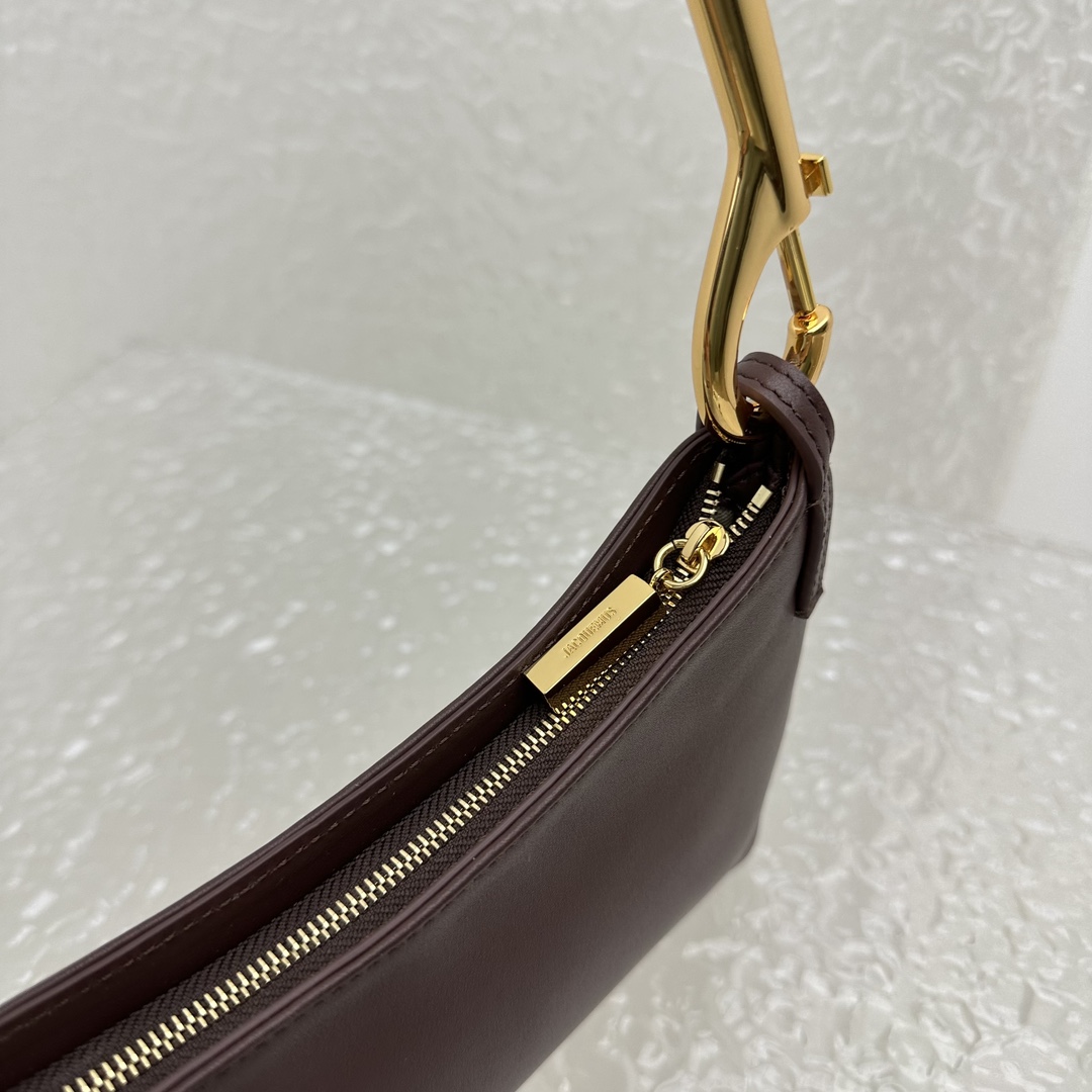 Jacquemus Le Bisou Mousqueton Carabiner Strap Shoulder Bag - 