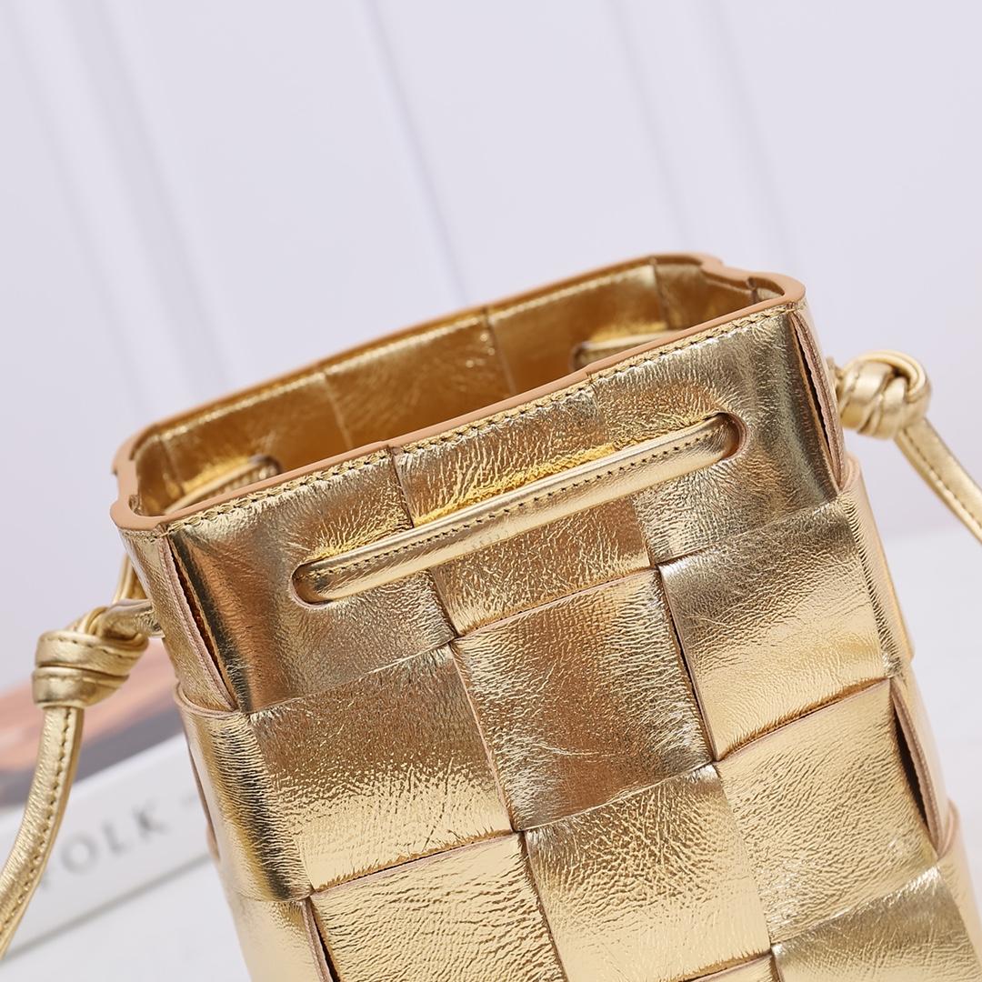 Bottega Veneta Small Cassette Cross-Body Bucket - 