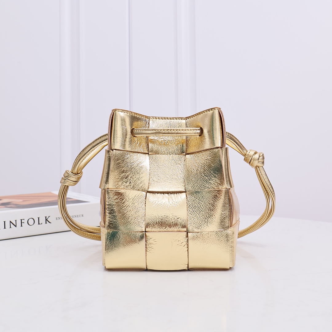 Bottega Veneta Small Cassette Cross-Body Bucket - 