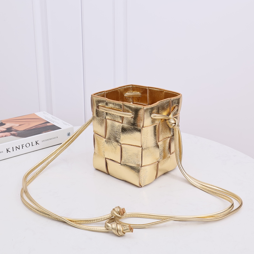 Bottega Veneta Small Cassette Cross-Body Bucket - 