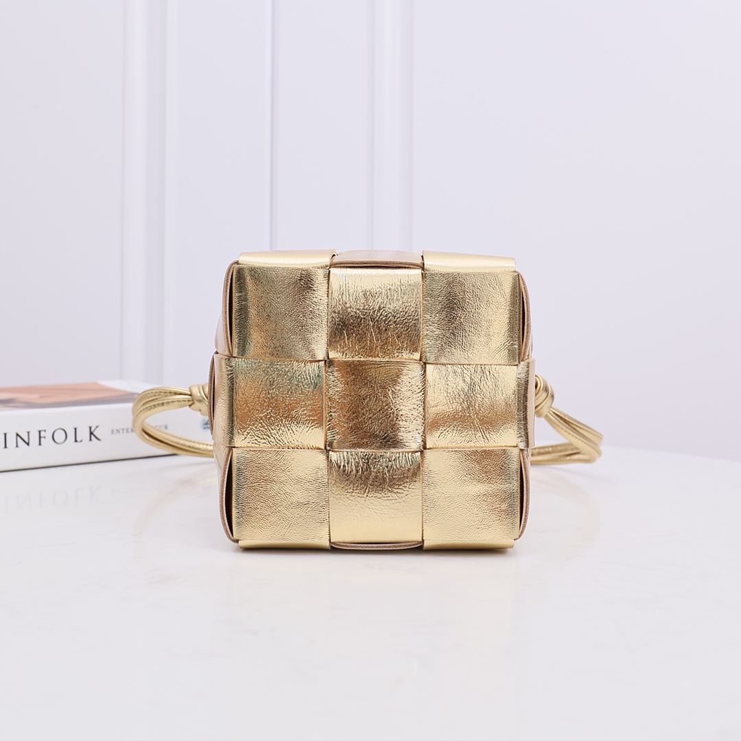 Bottega Veneta Small Cassette Cross-Body Bucket - 
