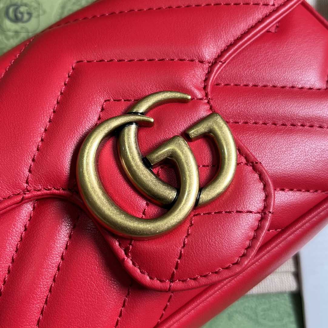 Gucci GG Marmont Matelassé Super Mini Bag (16.5-10-4.5cm) - 