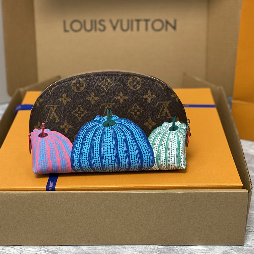 Louis Vuitton LV x YK Cosmetic Pouch (24×17×6 cm)        M46472 - 