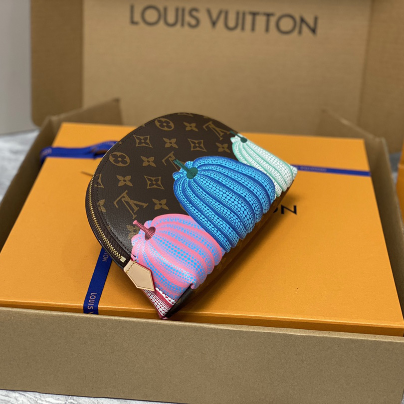 Louis Vuitton LV x YK Cosmetic Pouch (24×17×6 cm)        M46472 - 