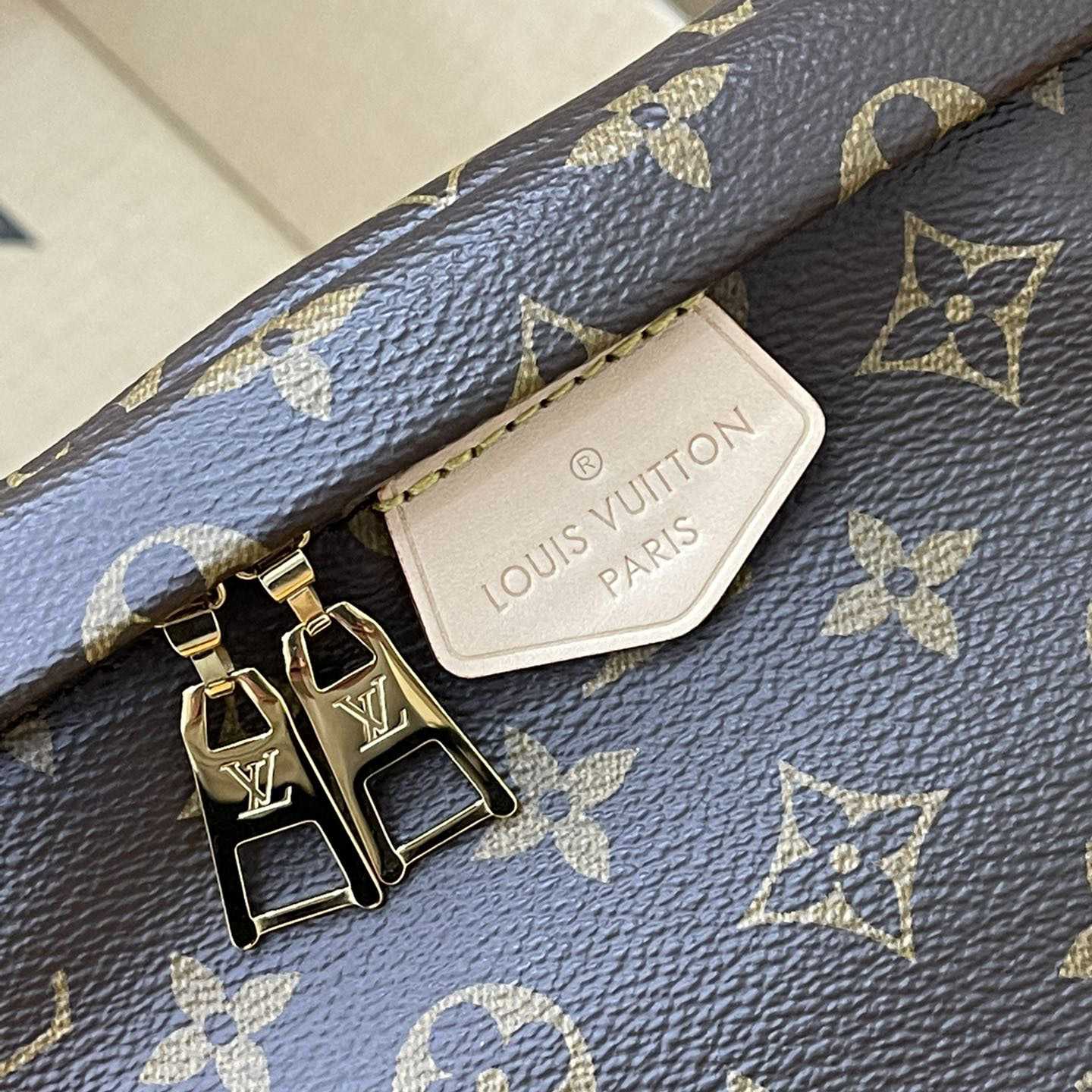 Louis Vuitton Bumbag(37-14-13cm)      M43644 - 