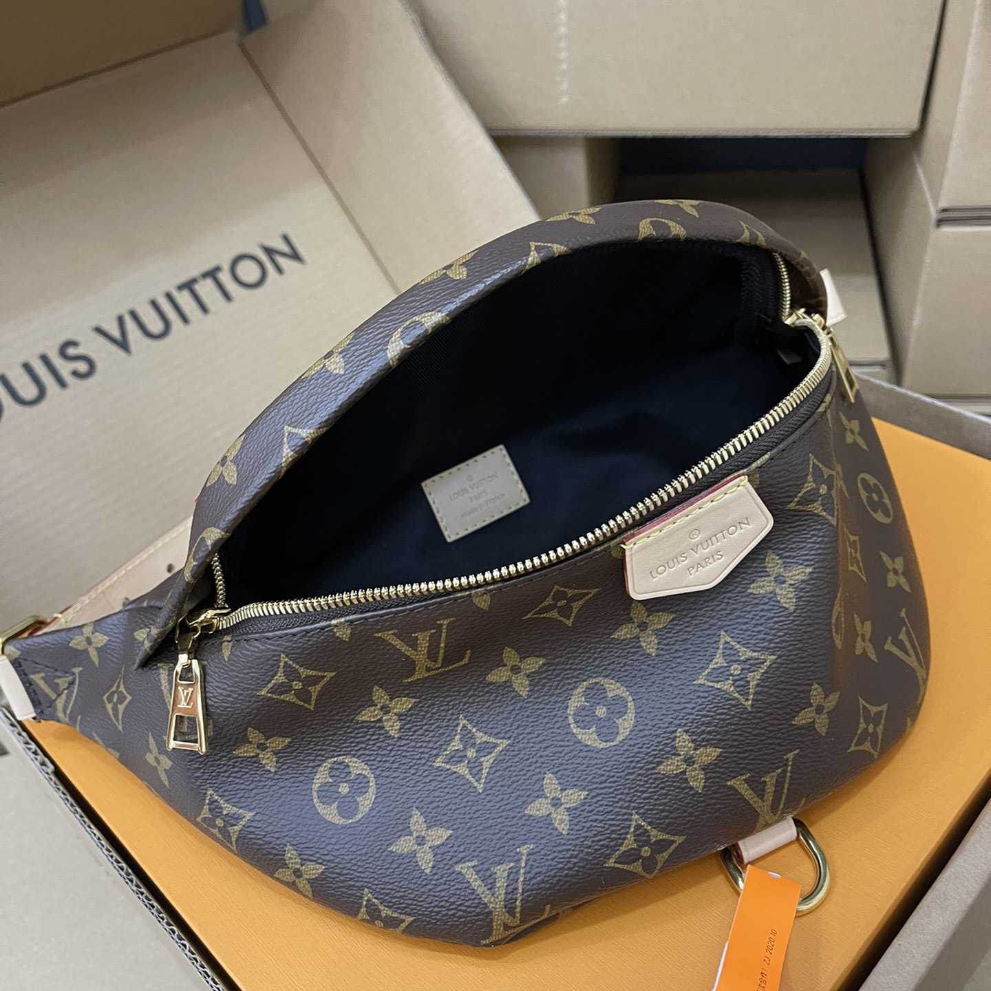 Louis Vuitton Bumbag(37-14-13cm)      M43644 - 