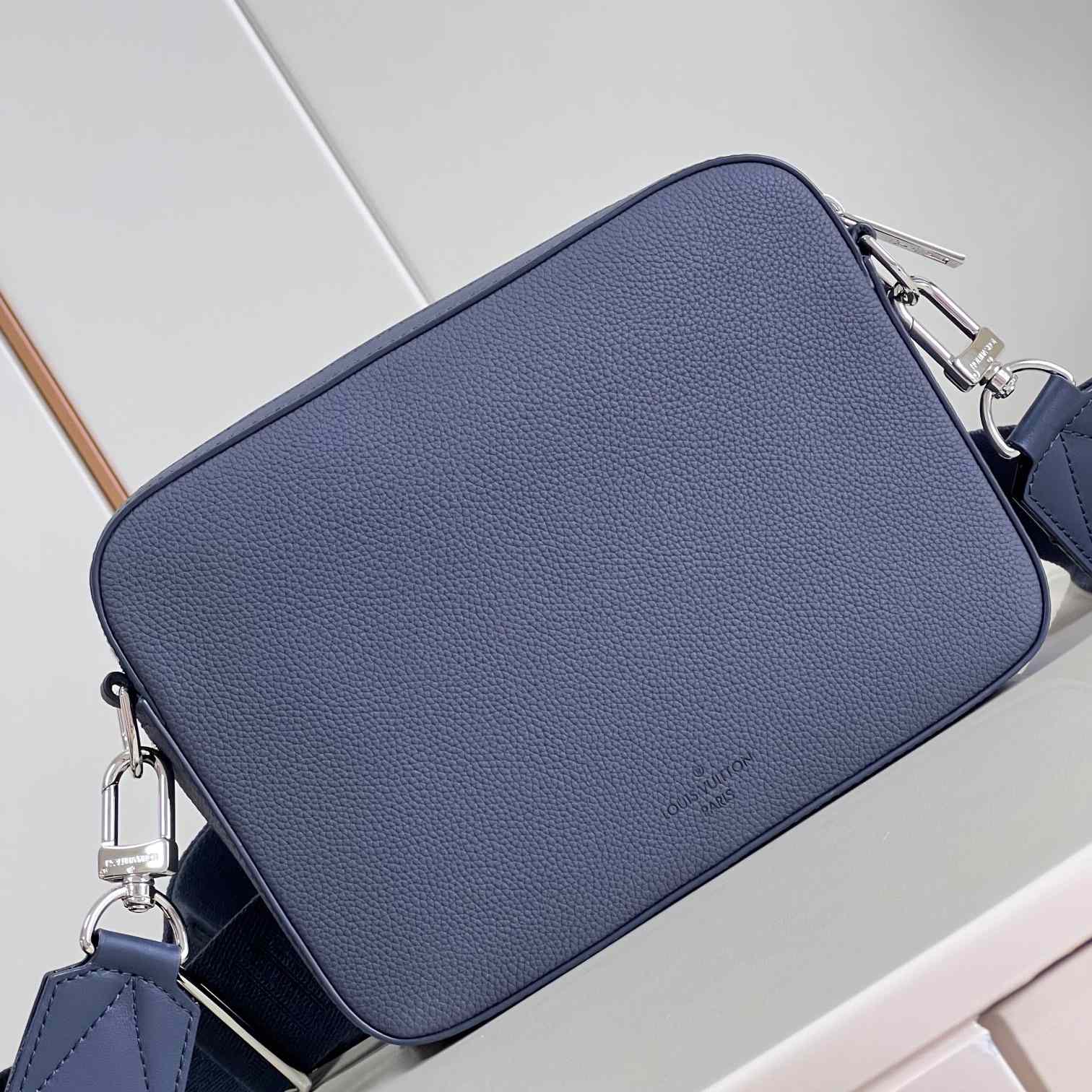 Louis Vuitton Fastline Messenger (23.5x18x7cm)   M22611 - 