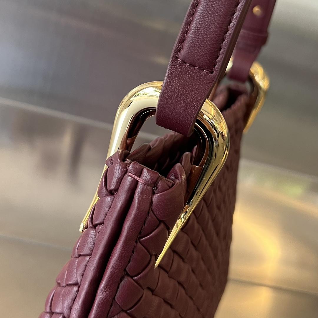 Bottega Veneta Small Clicker Shoulder Bag - 