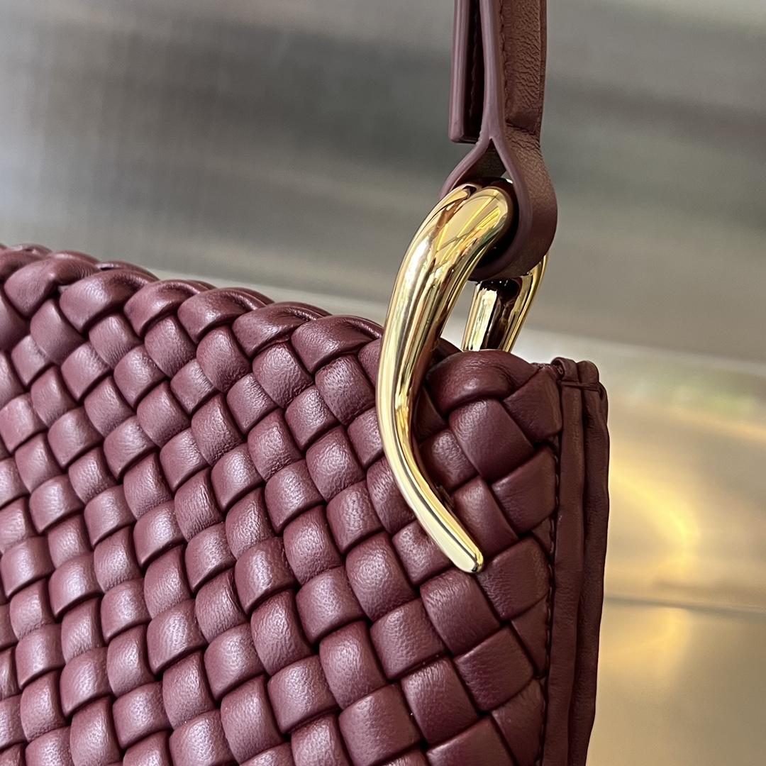 Bottega Veneta Small Clicker Shoulder Bag - 
