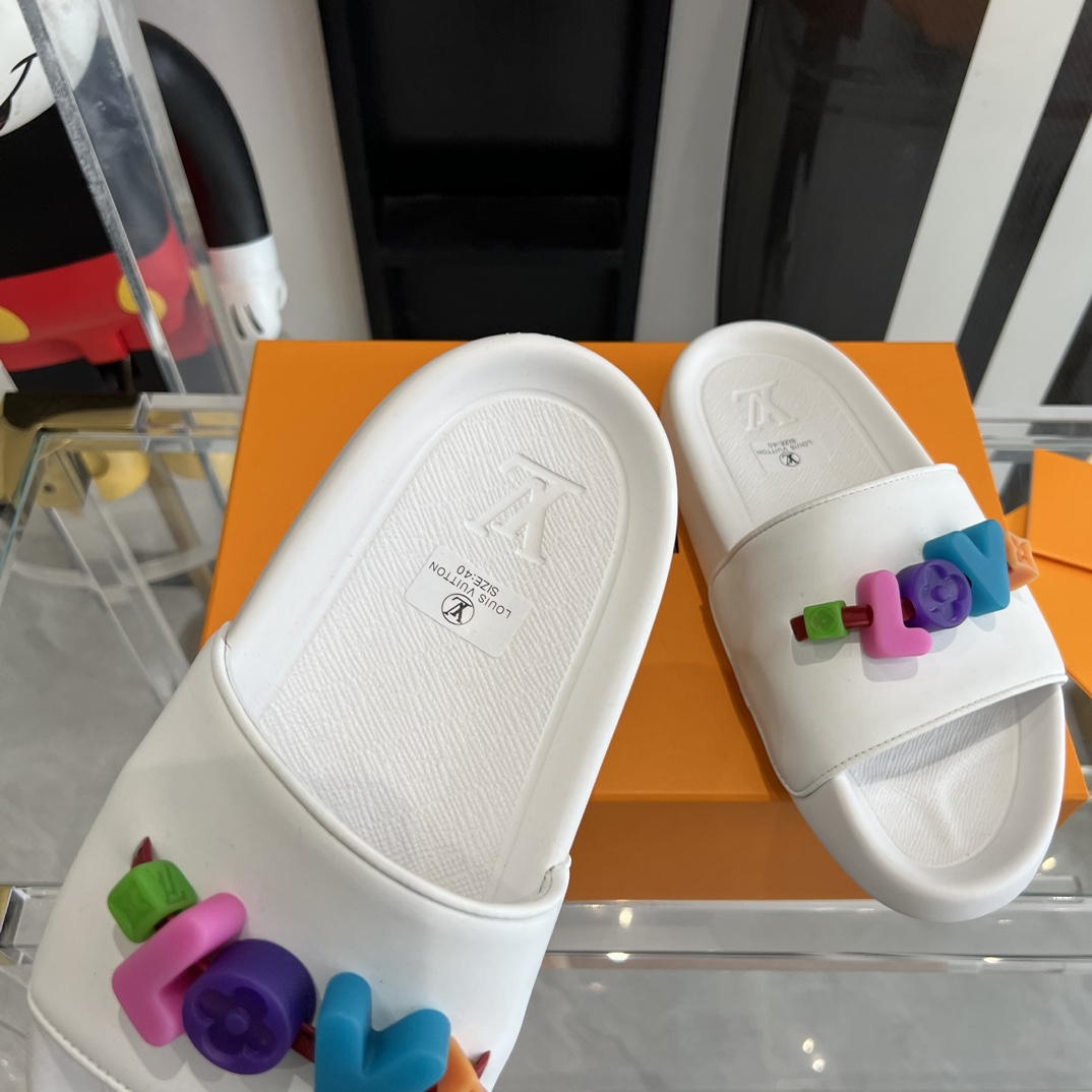 Louis Vuitton Pool Pillow Flat Comfort Mule Sandals - 