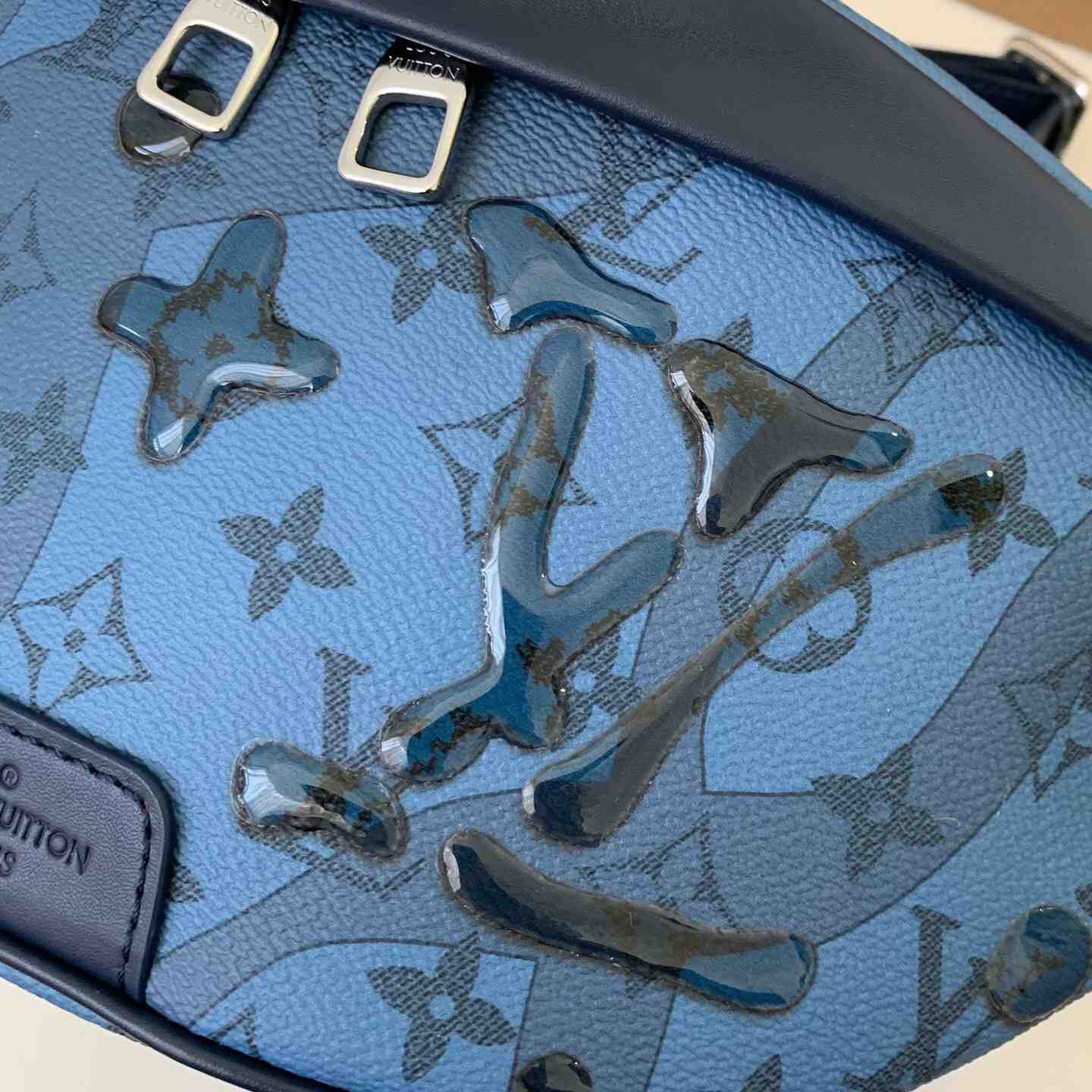 Louis Vuitton Discovery Bumbag  (44*15*9cm)   M22576 - 