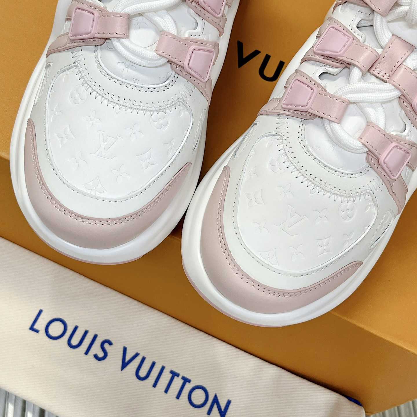Louis Vuitton LV Archlight Sneaker    - 