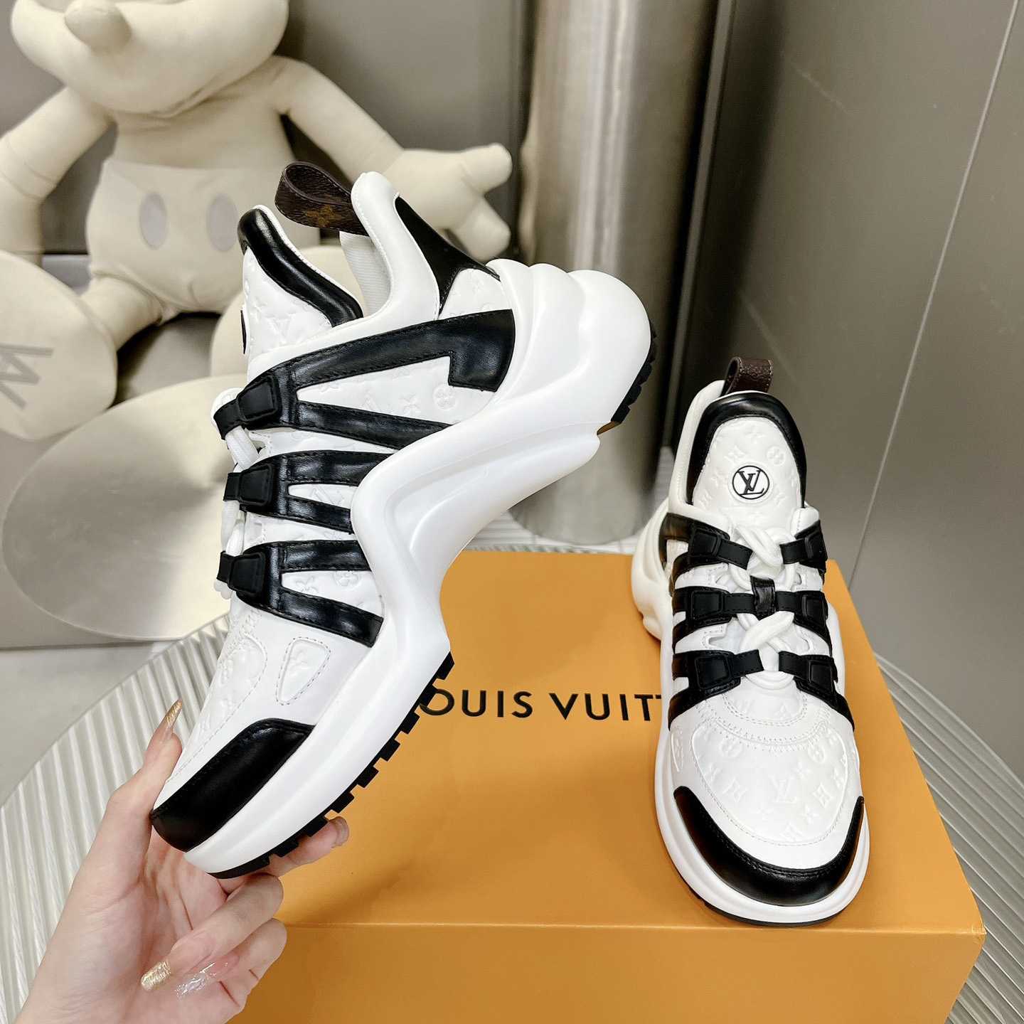 Louis Vuitton LV Archlight Sneaker    - 