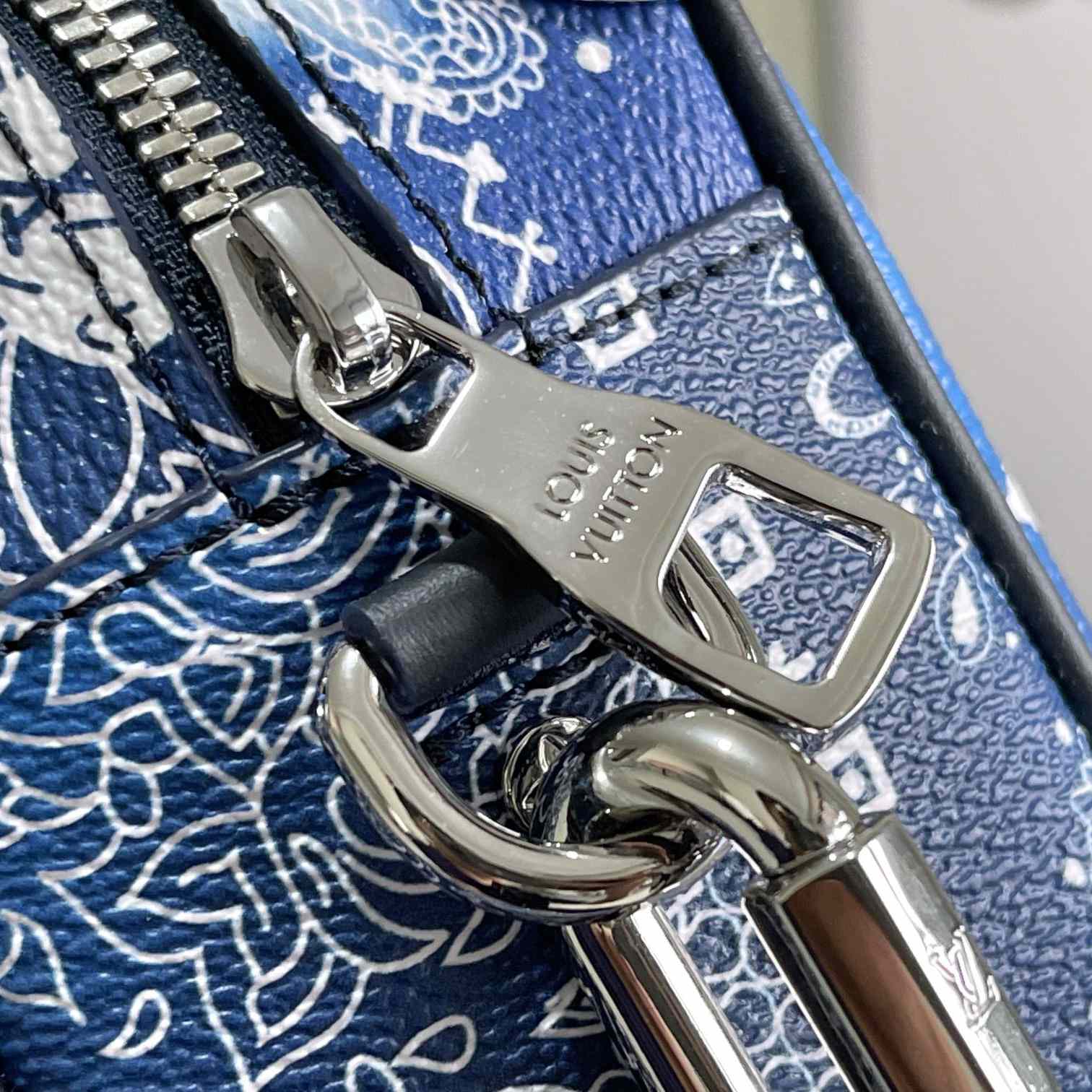 Louis Vuitton Mini Soft Trunk    M20557 - 