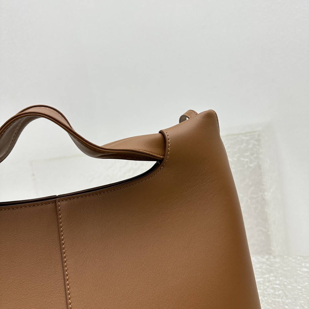 The Row Camdem Bag  ( 32x23x14cm) - 