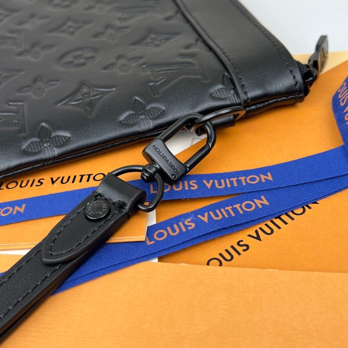 Louis Vuitton Monogram Pouch  (30-21.5-1cm)  m81570 - 