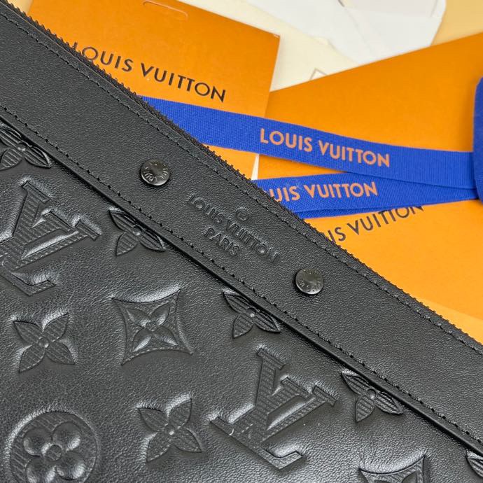Louis Vuitton Monogram Pouch  (30-21.5-1cm)  m81570 - 