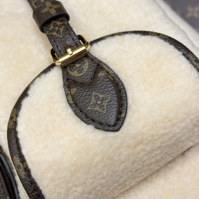 Louis Vuitton LV SKI Backpack   M23384 - 