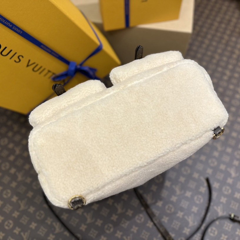 Louis Vuitton LV SKI Backpack   M23384 - 