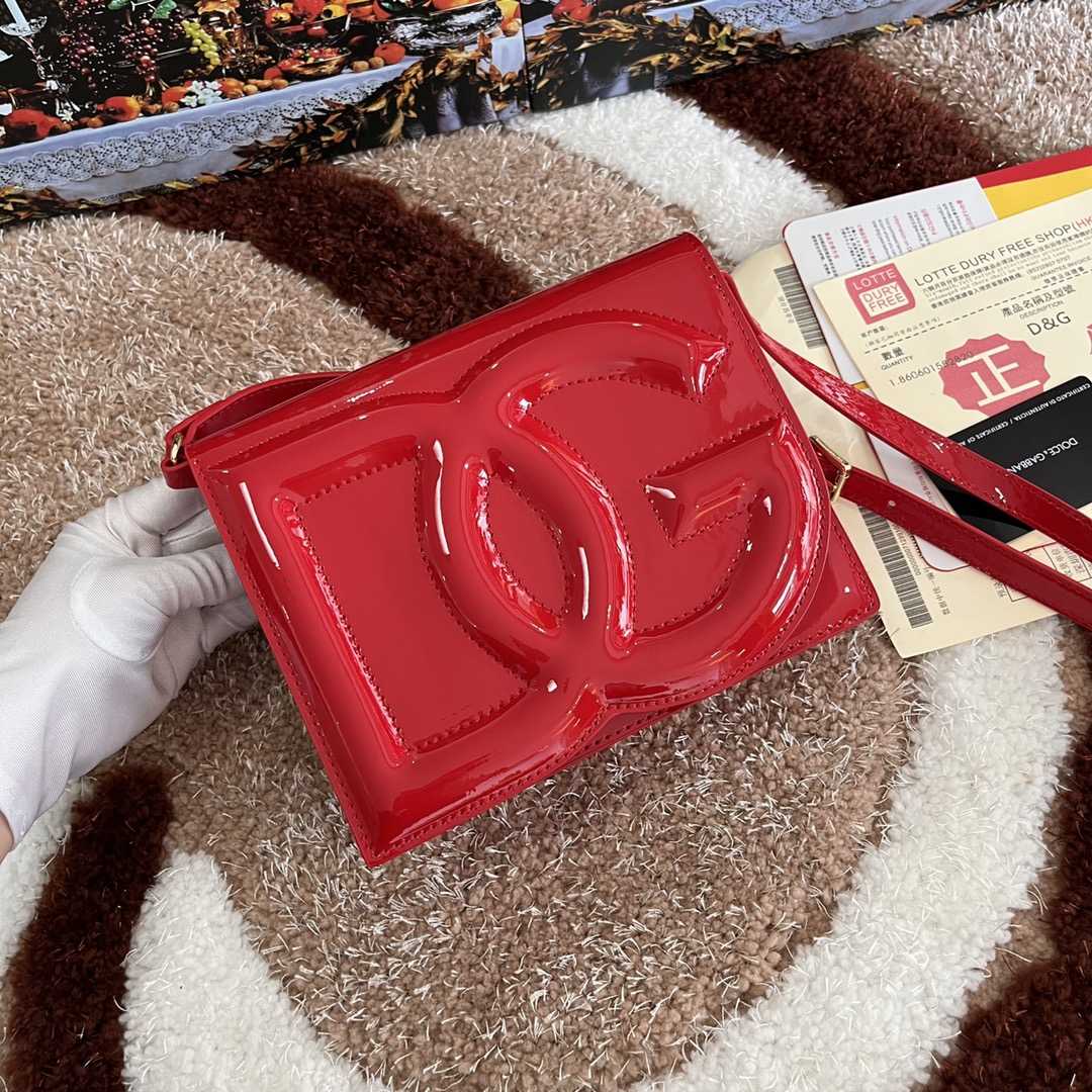 Dolce & Gabbana DG Logo Leather Crossbody Bag    (16*20*5.5cm) - 