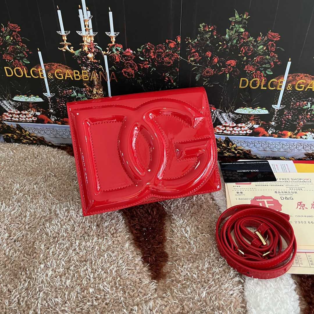 Dolce & Gabbana DG Logo Leather Crossbody Bag    (16*20*5.5cm) - 