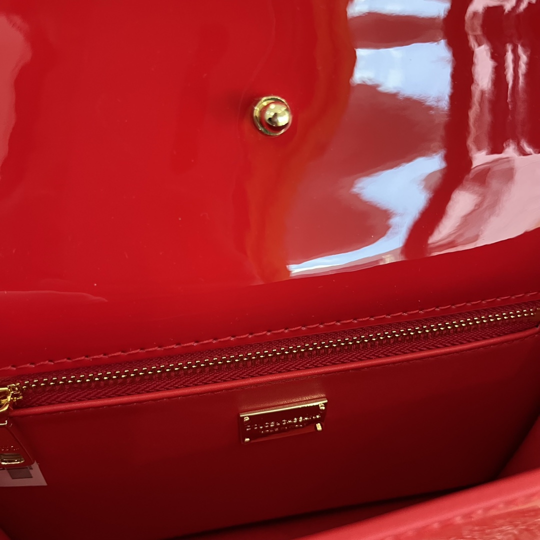 Dolce & Gabbana DG Logo Leather Crossbody Bag    (16*20*5.5cm) - 