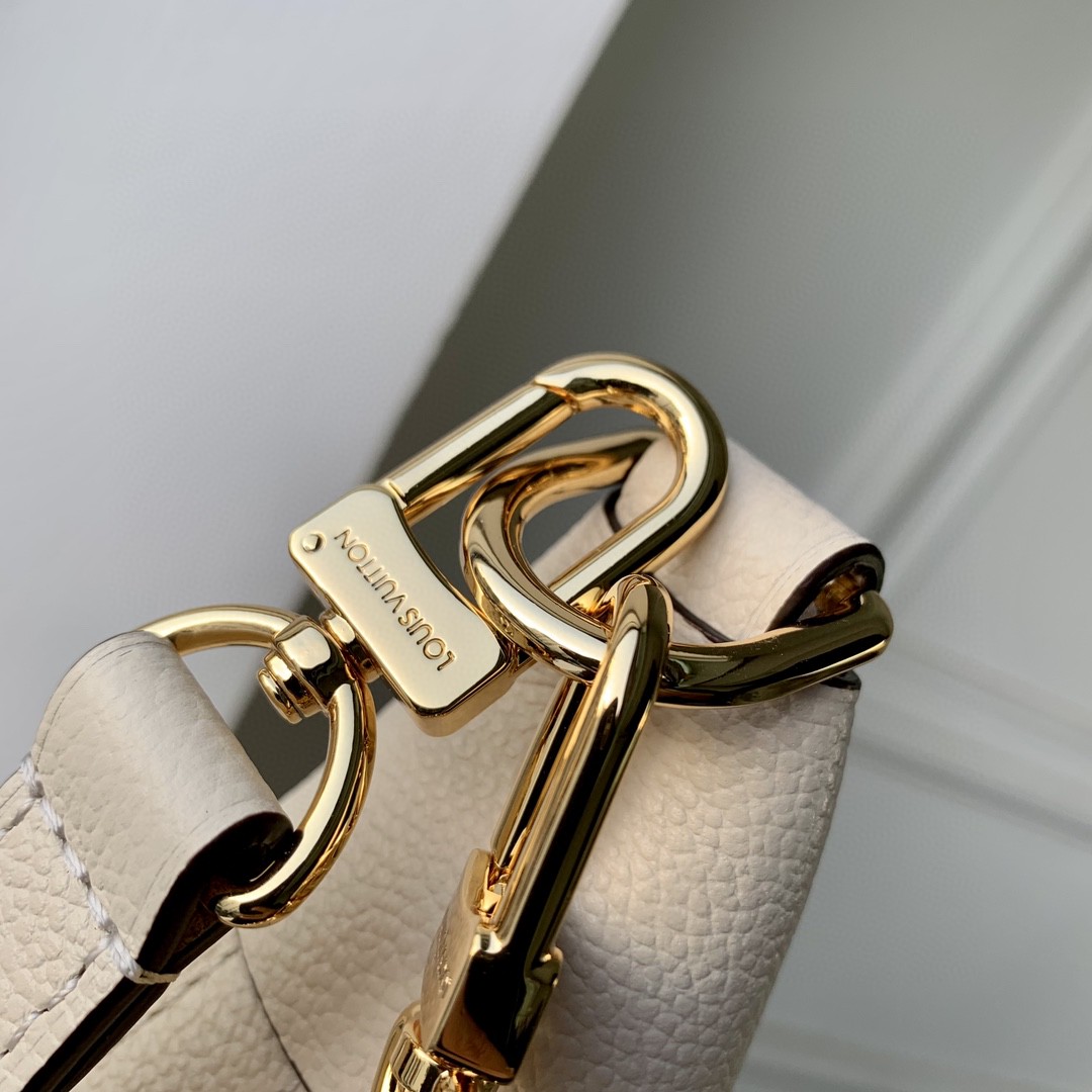 Louis Vuitton Loop Hobo  (38-26-10cm)   M46739 - 